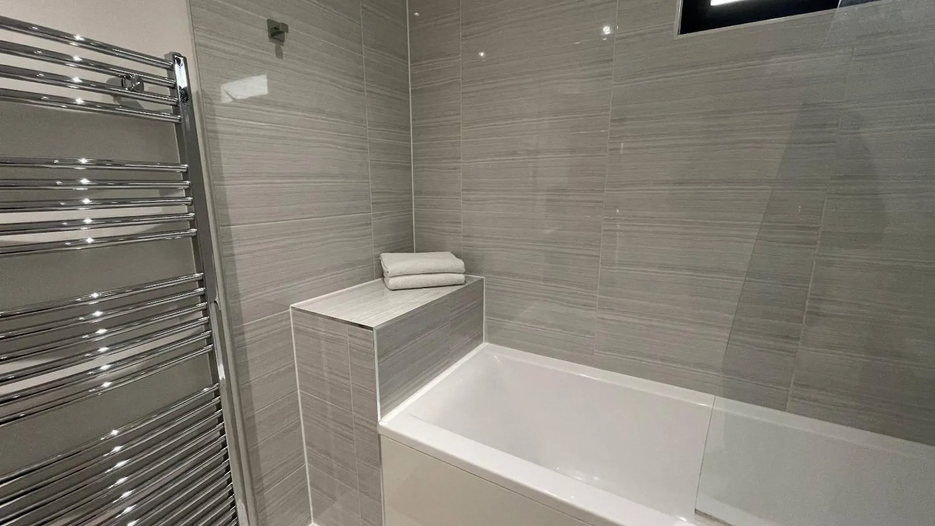 Ilford Tower Apartments 0*,  Великобритания